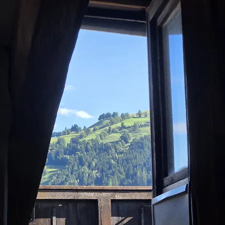 Resi's Stadthaus Apartment