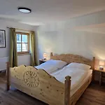 Resi's Stadthaus Daire *